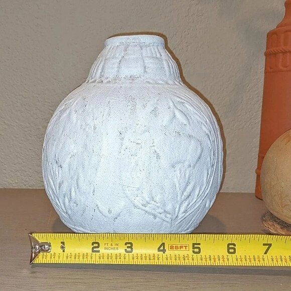 Small Bud White Farmhouse Flower Vase - Picture 3 of 5